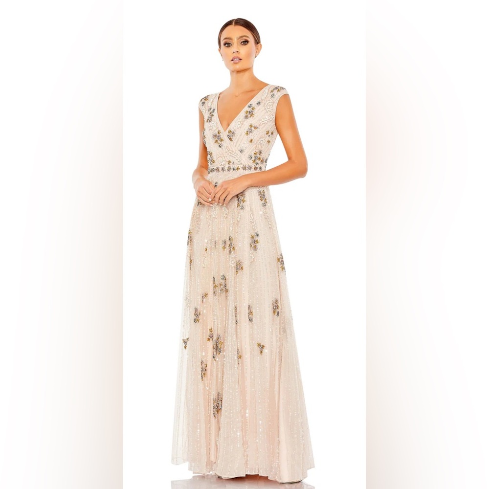 MAC DUGGAL 93575 Sleeveless V-Neck Blush Sequin Encrusted Formal   Dress 10. NWT